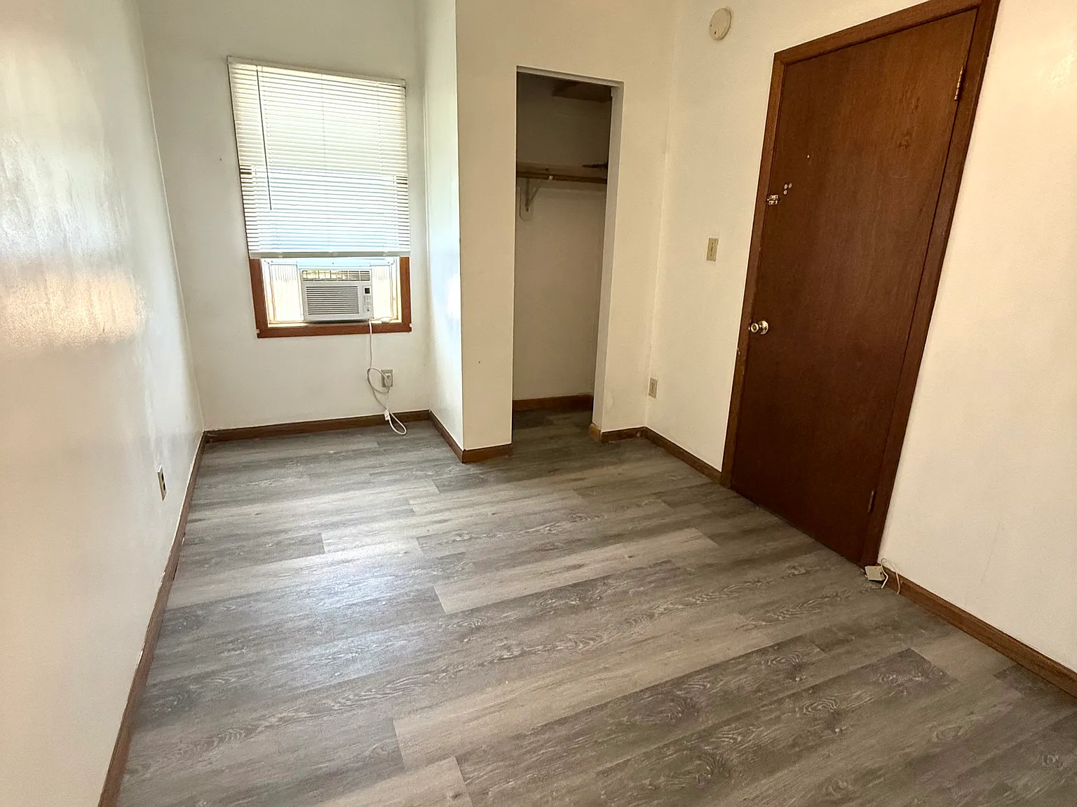 3 bed, 1.5 bath, 820 sqft, $995 — Photo 2