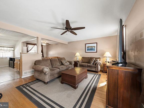 5th image of 16 Hillside Rd