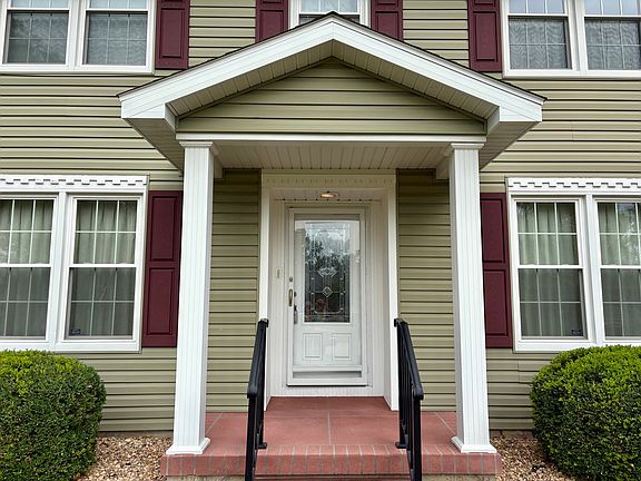 2nd image of 605 Oakdale Dr