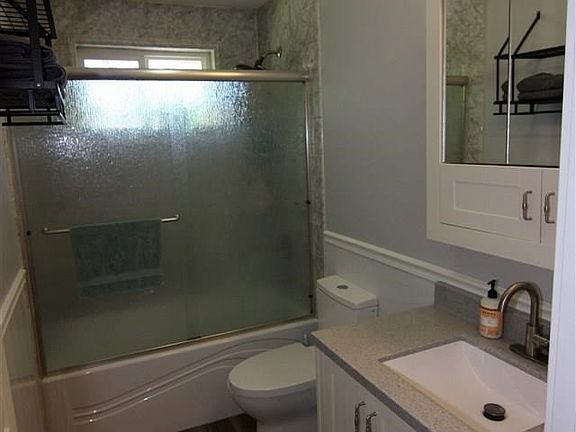 2nd image of 1402 Andrew St