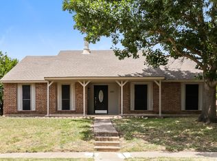 1385 Southridge Dr, Lancaster, TX 75146