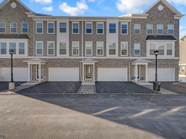 6 Coogan Ct, Morris Plains Boro, NJ 07950