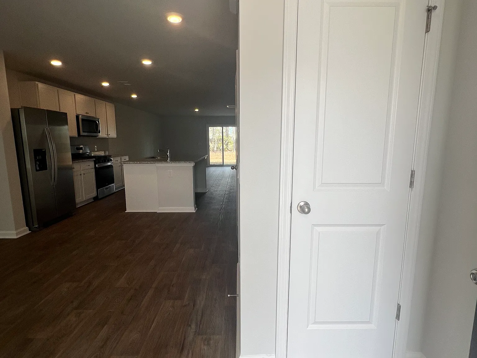 5 bed, 3.5 bath, 2215 sqft, $2,449 — Photo 4
