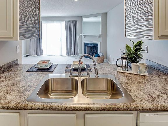 5th image of 2554 Gardenia Dr