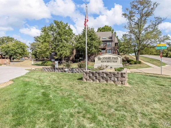 5162 Hollow Wood Ct APT D, Saint Louis, MO 63128