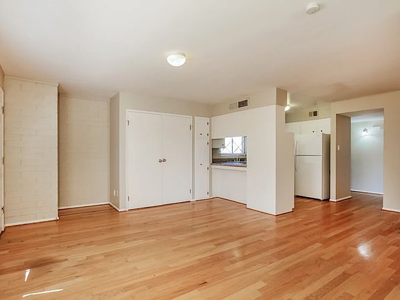 4th image of 3119 N 39th Dr