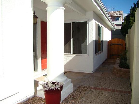 3rd image of 6112 Rosetree Pl NE