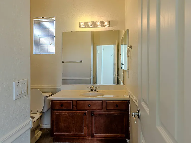 2051 E Carla Vista Dr — Photo 40