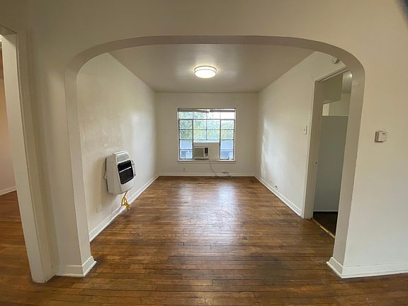 4th image of 110 W Oakview Pl APT 3