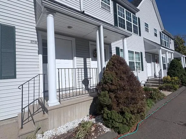 35 Judith Ln #305, East Haven, CT 06512