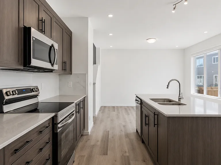 25 Yorkstone Row SW #UPPER — Photo 10