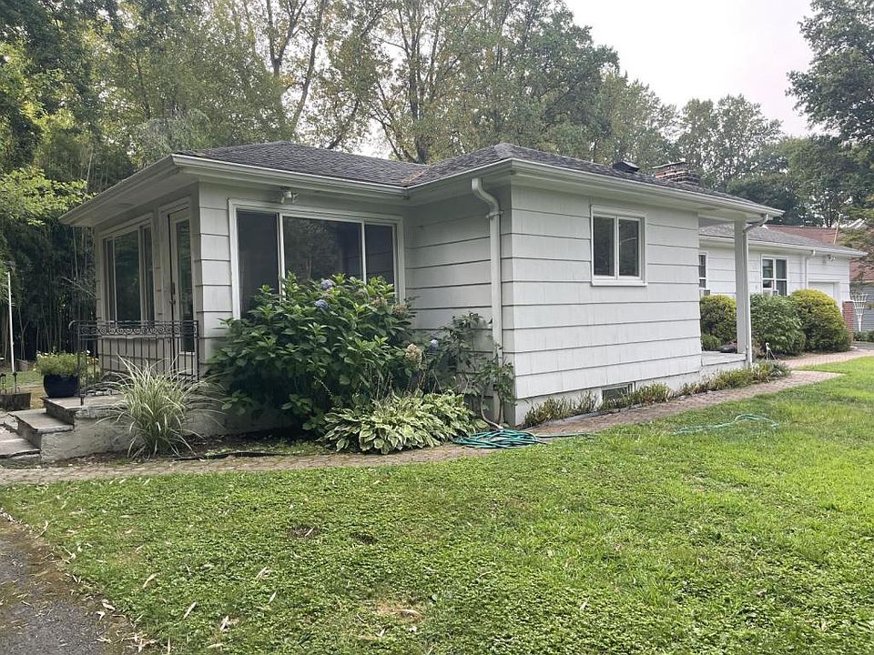2nd image of 88 Sanford Ln