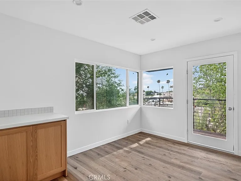901 Micheltorena St — Photo 13