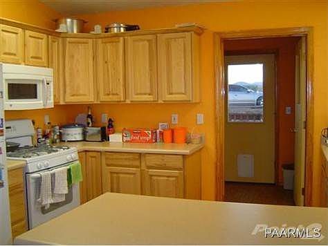 Self closing drawers