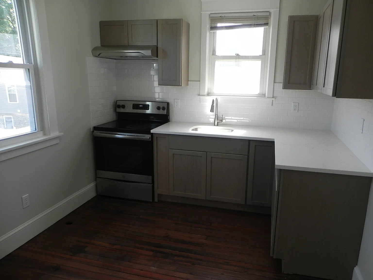 3 bed, 1469 sqft, $3,200 — Photo 1