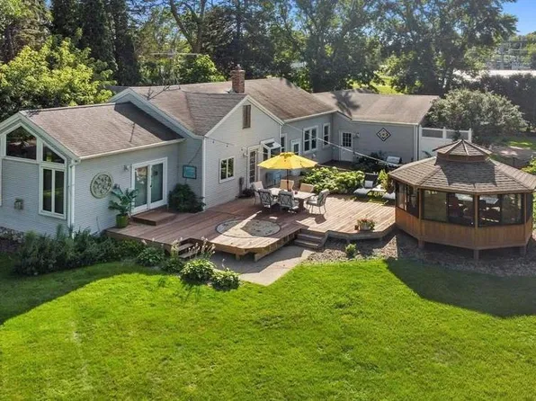 30825 Minnesota Ave, Lindstrom, MN 55045