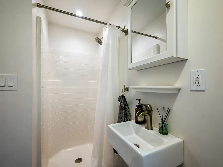231 Avenue D — Photo 31