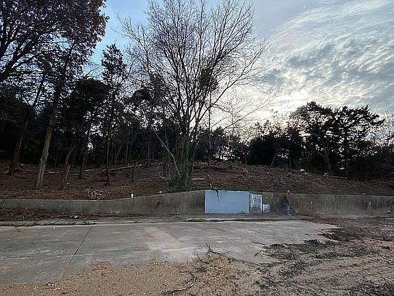 4th image of 5050 Whispering Oaks Dr