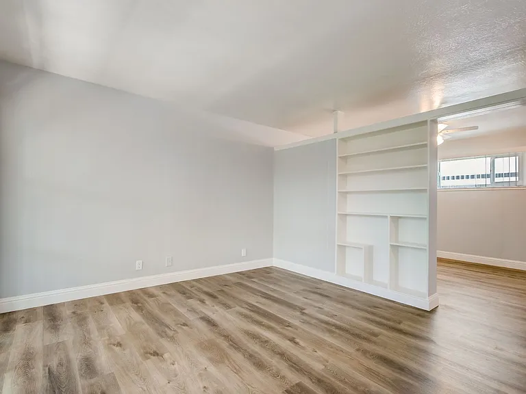Sunset Crossings Apartments — Photo 25