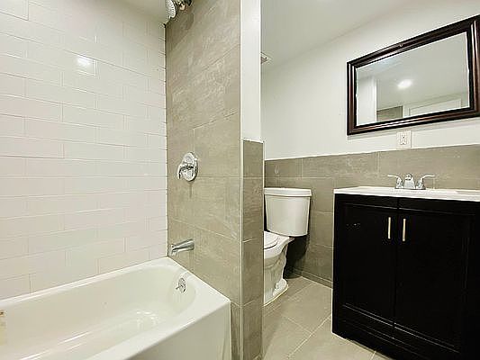4th image of 1821 Trafalgar Pl #1M
