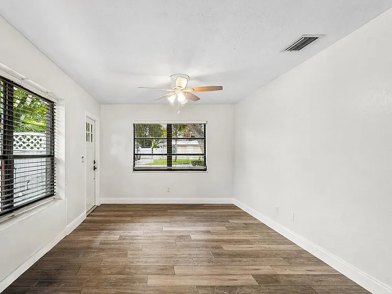 2103 N Palm Cir — Photo 7