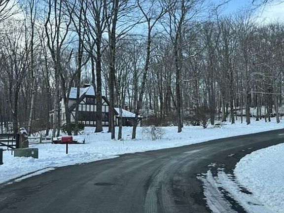 Exterior Neighborhood (street photo)