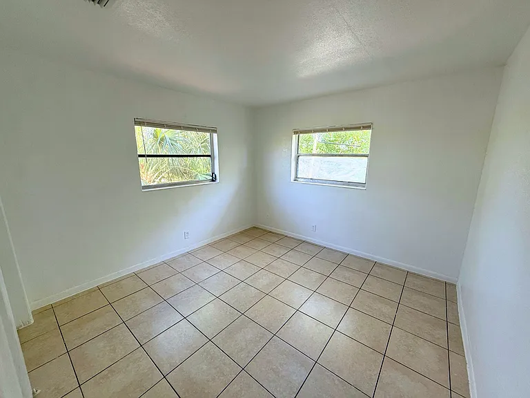 432 NW 42nd St #4 — Photo 11