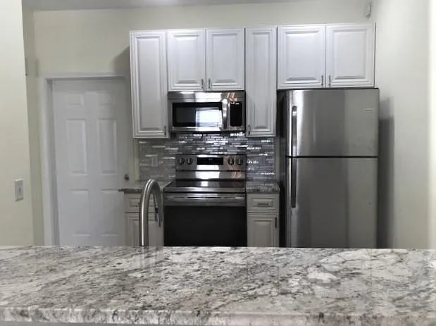 902 Southern Creek Dr — Photo 9