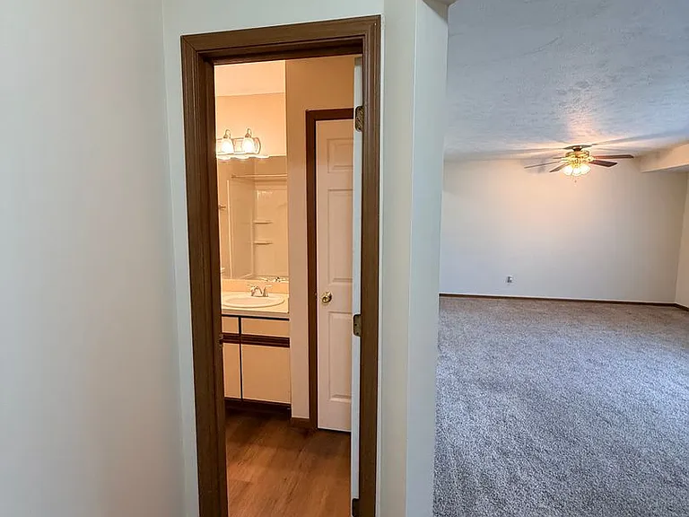 31400 N Marginal Rd — Photo 10