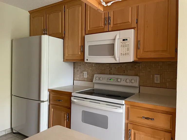 9519 Hartford Cir — Photo 5