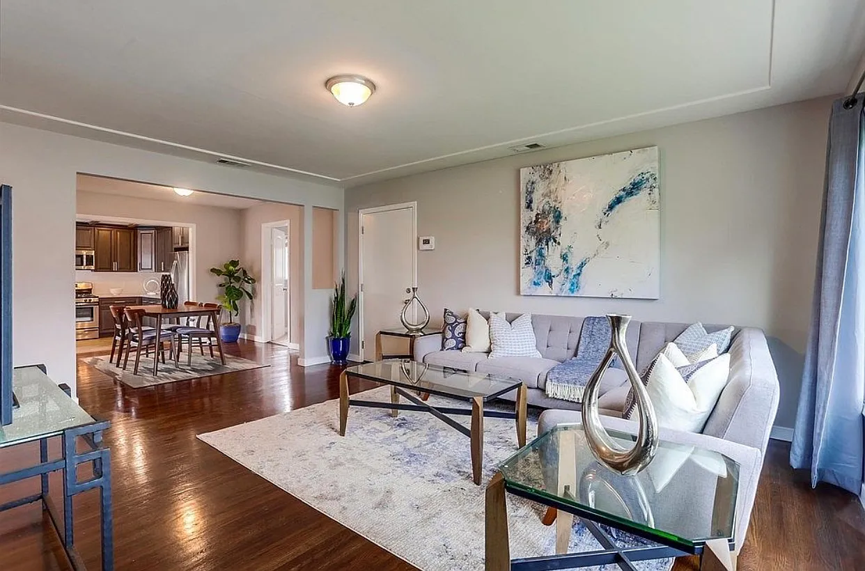 3 bed, 1240 sqft, $4,200 — Photo 2