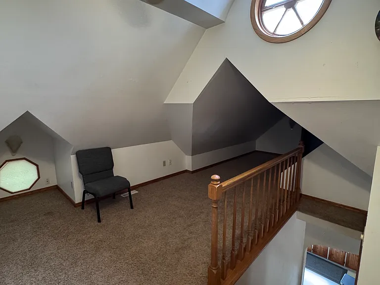704 S Lorraine Ave — Photo 3