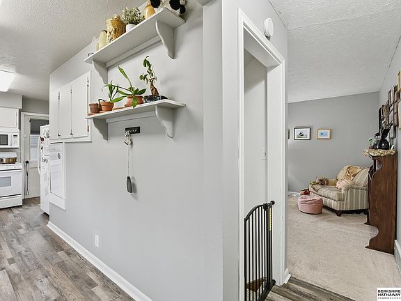4th image of 406 Robinson Ave