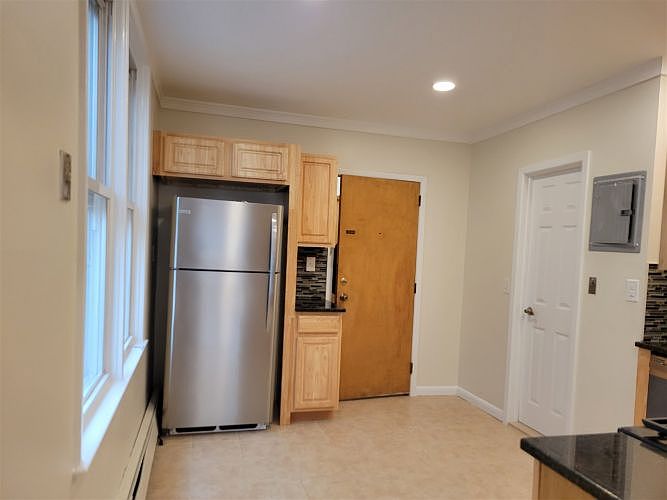 2nd image of 585 Avenue E #3
