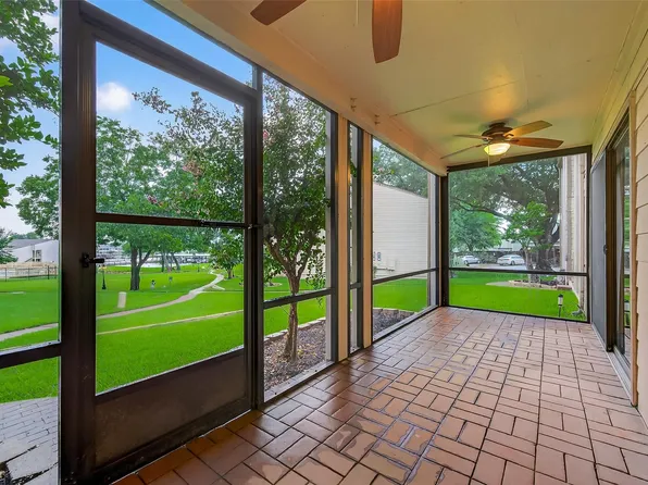 102 E Lakeview Ter, Montgomery, TX 77356