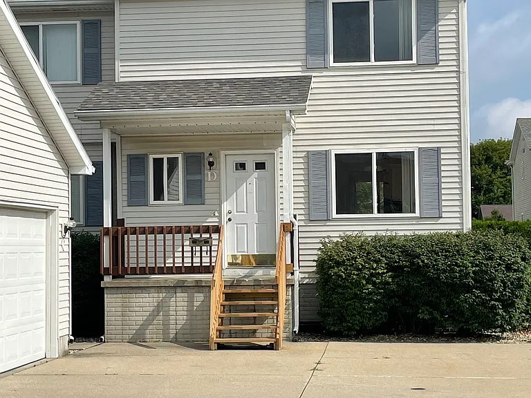 E Bellows St — Photo 13