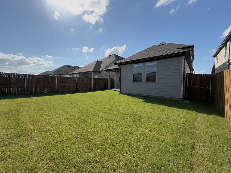 120 Millwood Rd — Photo 41