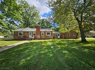 7529 Mapleway Dr, Olmsted Falls, OH 44138