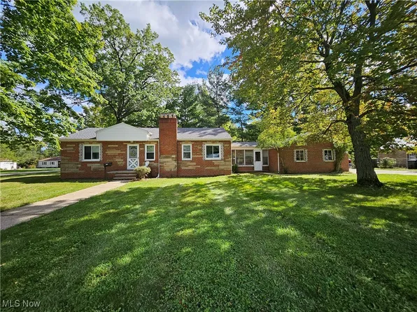 7529 Mapleway Dr, Olmsted Falls, OH 44138