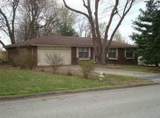1266 E Lakewood St, Springfield, MO 65804
