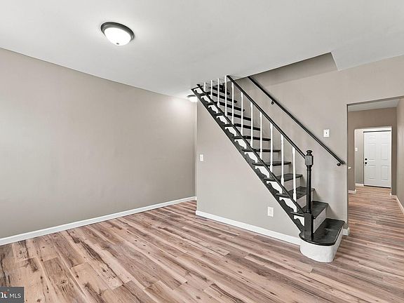 3rd image of 1051 Diamond St