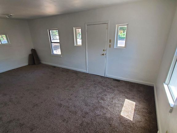 3rd image of 319 Jackson St