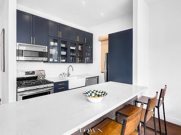 3rd image of 124 Atlantic Ave #P3b