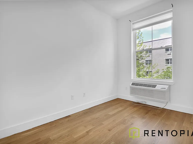 28 Meserole St #2 — Photo 3