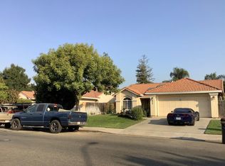 215 E Manzanita Dr, Atwater, CA