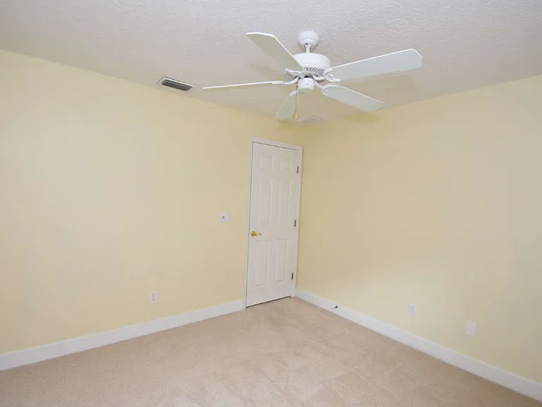 1216 Hampstead Ln — Photo 30