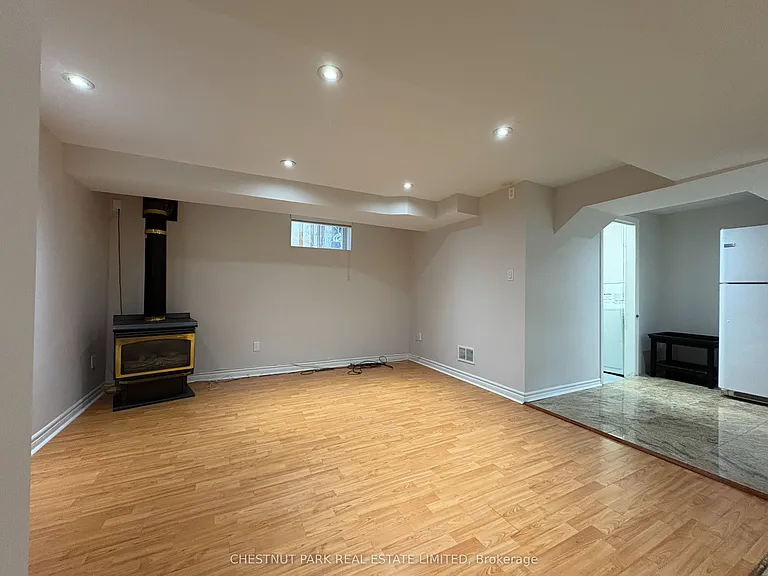 93 Surrey Ave — Photo 9