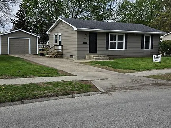 1022 W Washington St, Winterset, IA 50273