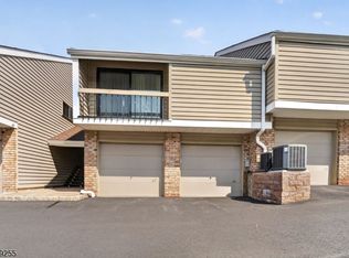 68 Overlook Dr, Union Twp., NJ 08809