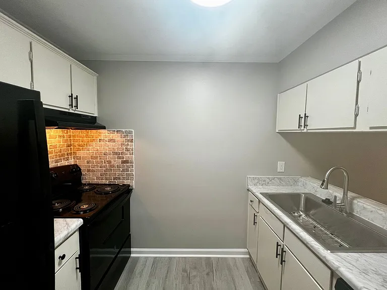 5853G Century Oaks Dr — Photo 3